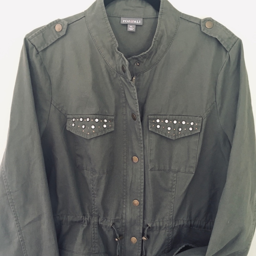 Roz & Ali Military coat Size XL💫